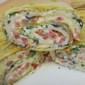 Рулет из баклажан с яйцом, сыром, помидором и зеленью