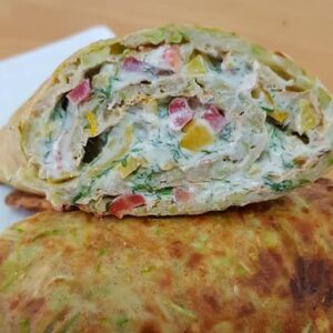 Рулет из кабачка с помидором, болгарским перцем зеленью и сыром фета