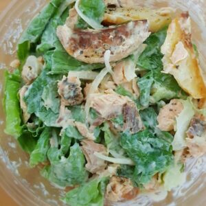 Салат с запеченным саломоном и картофелем
